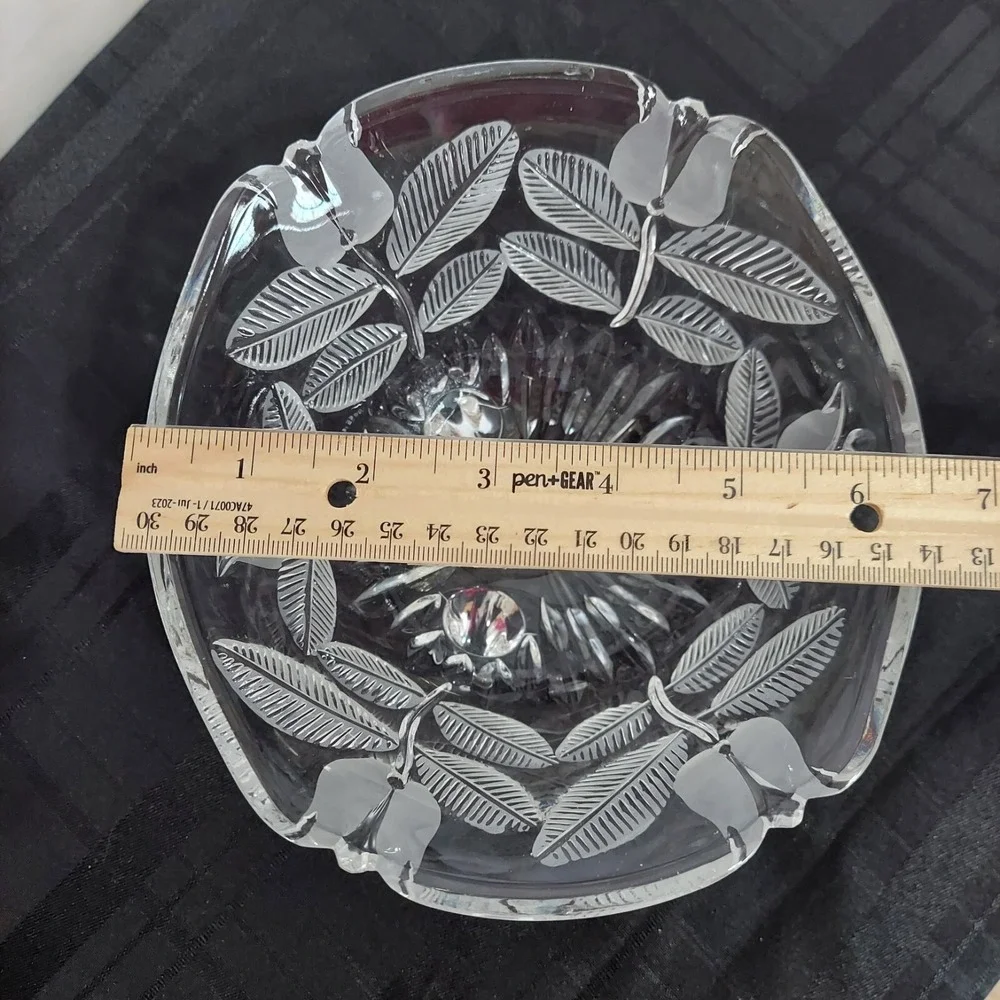 Vintage Fifth Avenue Crystal Frosted Bowl Etched Tulip with 3 Feet 4